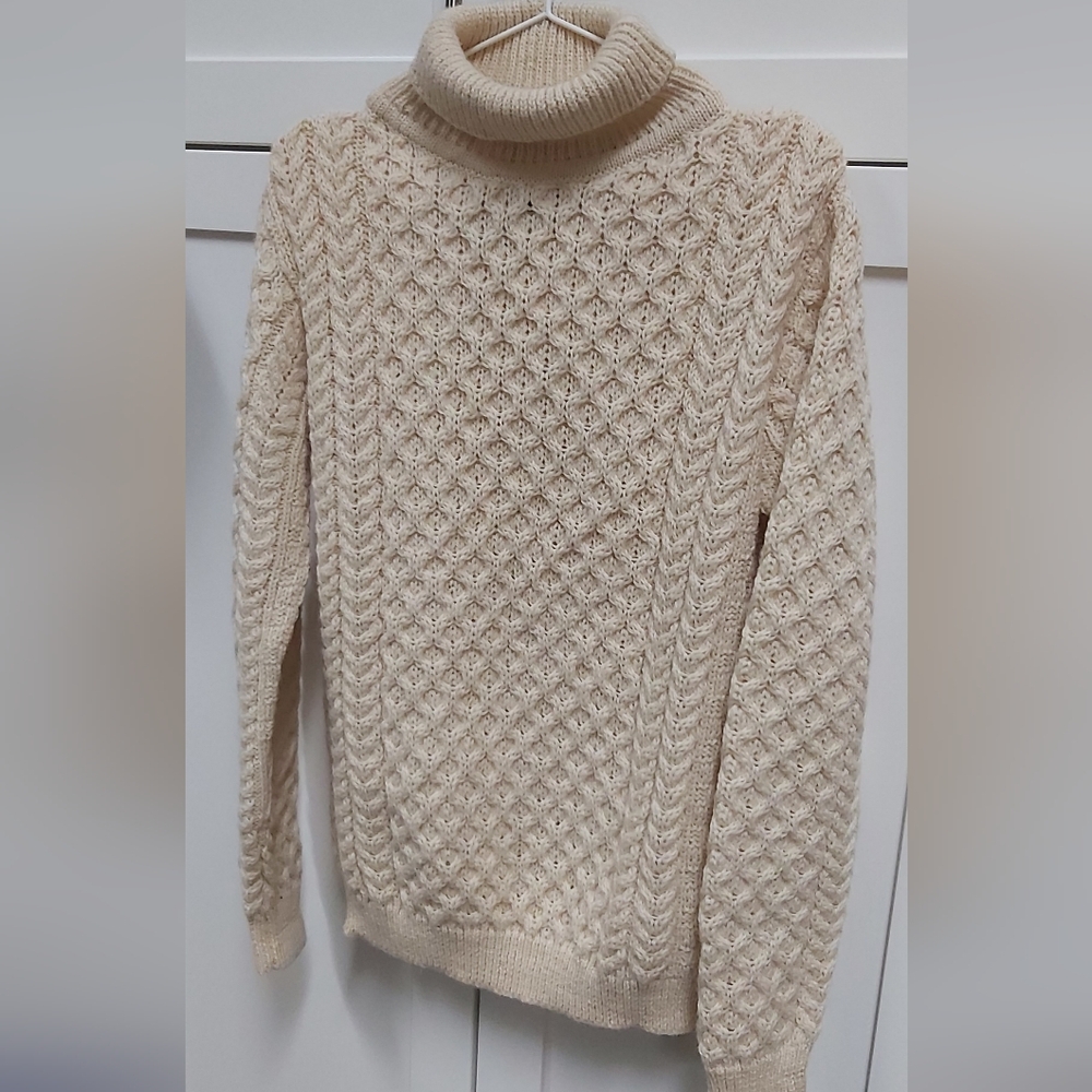 INIS Crafts 100% merino wool sweater